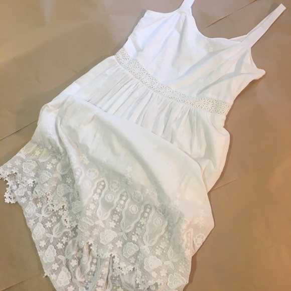 Yumi White Sundress with Lace Hem - Picture 5 of 11